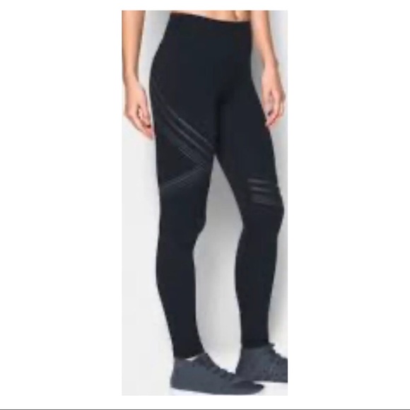 L Under Armour Black HeatGear Leggings - Picture 7 of 7